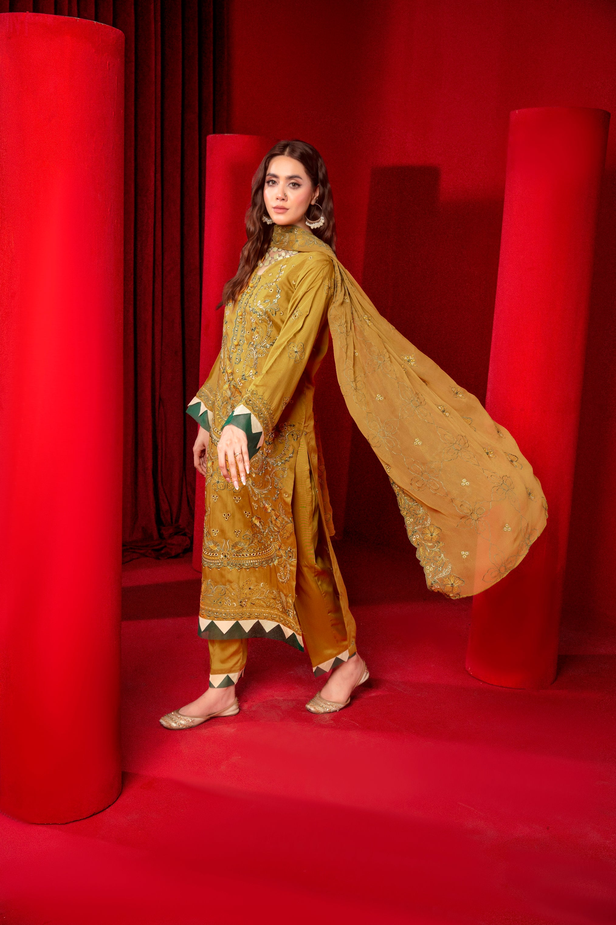 3-Pcs Luxury Embroidery Viscose Suit with Heavy Embroidery  Shirt Bamber Embroidery  Dupatta by Fiza Minahil (SN/1280)