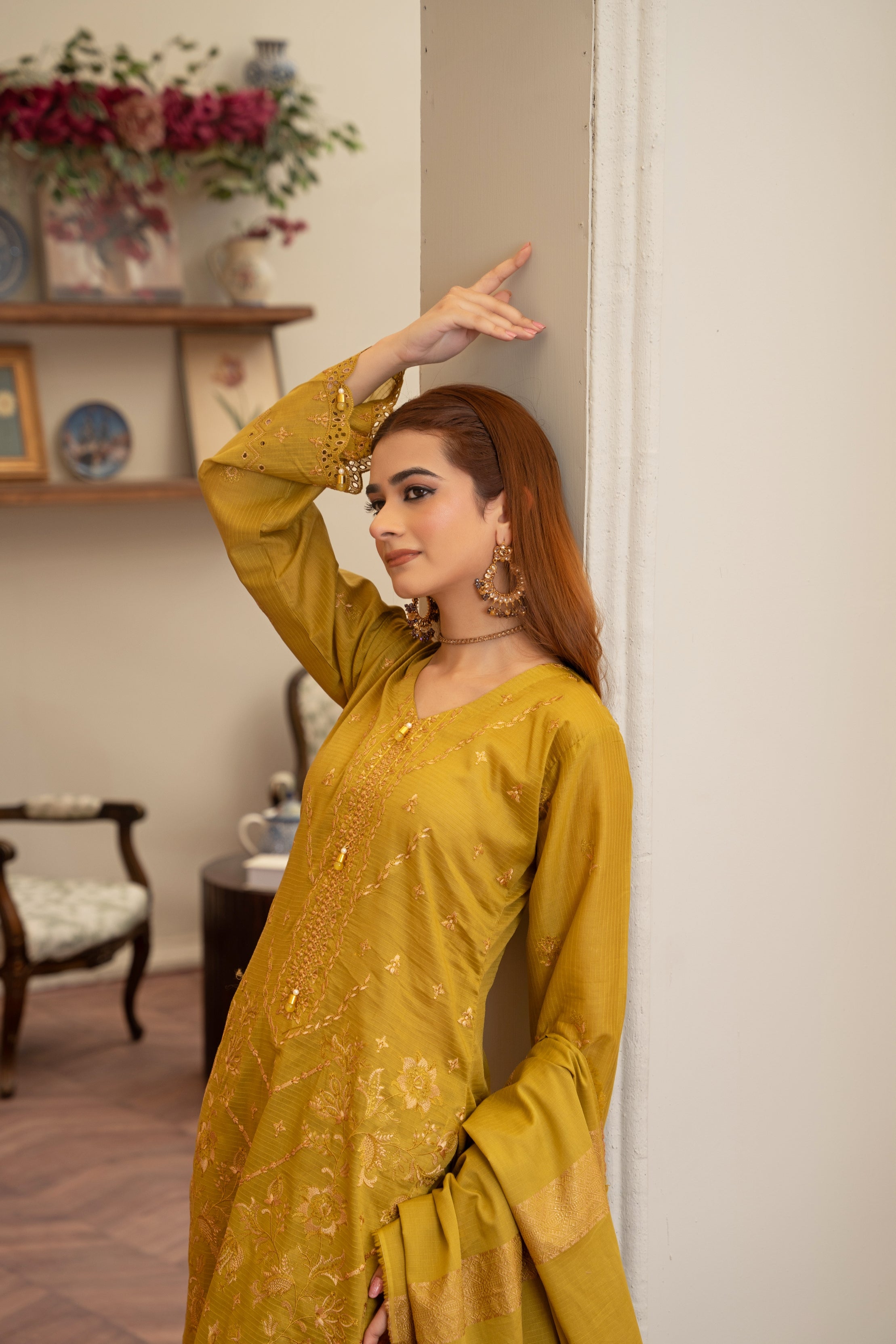 𝐋𝐮𝐱𝐮𝐫𝐲 𝐃𝐨𝐫𝐢𝐚 𝐋𝐚𝐰𝐧 𝐇𝐞𝐚𝐯𝐲 𝐄𝐦𝐛𝐫𝐨𝐢𝐝𝐞𝐫𝐲 𝐒𝐡𝐢𝐫𝐭 𝐰𝐢𝐭𝐡 𝐉𝐚𝐜𝐪𝐮𝐚𝐫𝐝 𝐒𝐡𝐚𝐰𝐚𝐥 (SN/1183)
