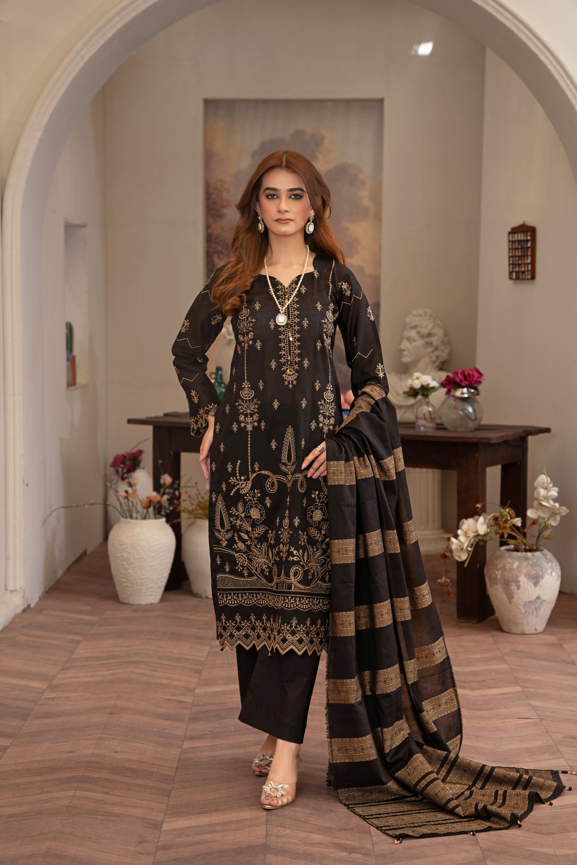 𝐋𝐮𝐱𝐮𝐫𝐲 𝐃𝐨𝐫𝐢𝐚 𝐋𝐚𝐰𝐧 𝐇𝐞𝐚𝐯𝐲 𝐄𝐦𝐛𝐫𝐨𝐢𝐝𝐞𝐫𝐲 𝐒𝐡𝐢𝐫𝐭 𝐰𝐢𝐭𝐡 𝐉𝐚𝐜𝐪𝐮𝐚𝐫𝐝 𝐒𝐡𝐚𝐰𝐚𝐥 (SN/1187)