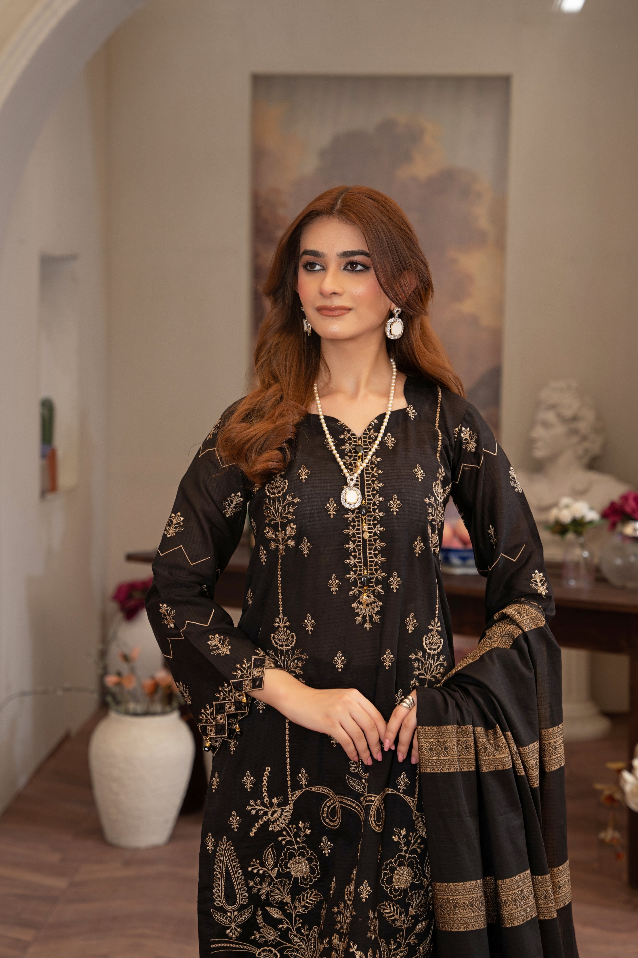 𝐋𝐮𝐱𝐮𝐫𝐲 𝐃𝐨𝐫𝐢𝐚 𝐋𝐚𝐰𝐧 𝐇𝐞𝐚𝐯𝐲 𝐄𝐦𝐛𝐫𝐨𝐢𝐝𝐞𝐫𝐲 𝐒𝐡𝐢𝐫𝐭 𝐰𝐢𝐭𝐡 𝐉𝐚𝐜𝐪𝐮𝐚𝐫𝐝 𝐒𝐡𝐚𝐰𝐚𝐥 (SN/1187)