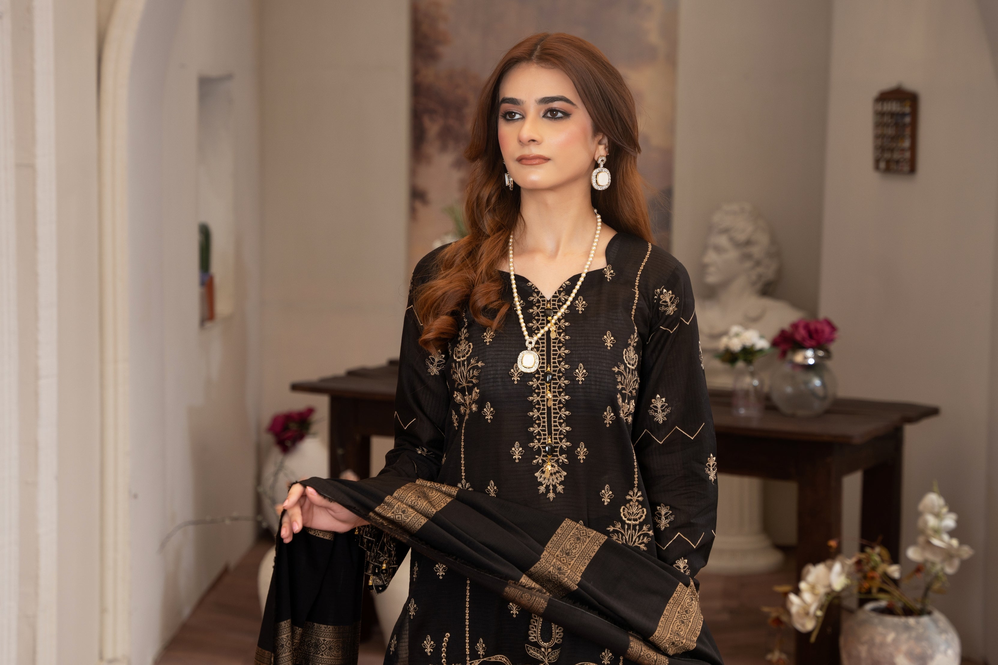 𝐋𝐮𝐱𝐮𝐫𝐲 𝐃𝐨𝐫𝐢𝐚 𝐋𝐚𝐰𝐧 𝐇𝐞𝐚𝐯𝐲 𝐄𝐦𝐛𝐫𝐨𝐢𝐝𝐞𝐫𝐲 𝐒𝐡𝐢𝐫𝐭 𝐰𝐢𝐭𝐡 𝐉𝐚𝐜𝐪𝐮𝐚𝐫𝐝 𝐒𝐡𝐚𝐰𝐚𝐥 (SN/1187)