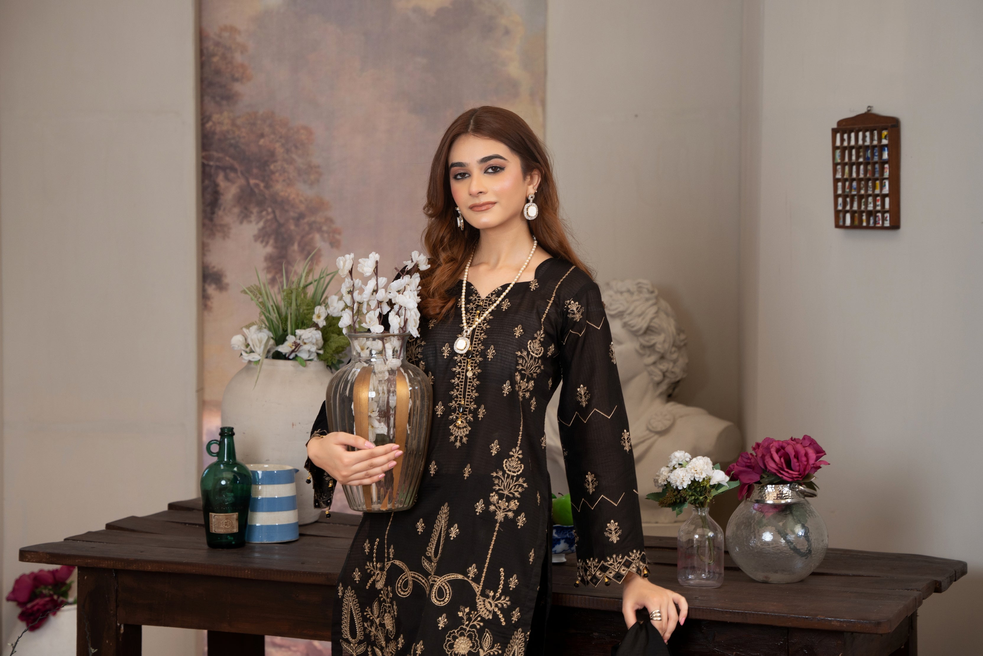 𝐋𝐮𝐱𝐮𝐫𝐲 𝐃𝐨𝐫𝐢𝐚 𝐋𝐚𝐰𝐧 𝐇𝐞𝐚𝐯𝐲 𝐄𝐦𝐛𝐫𝐨𝐢𝐝𝐞𝐫𝐲 𝐒𝐡𝐢𝐫𝐭 𝐰𝐢𝐭𝐡 𝐉𝐚𝐜𝐪𝐮𝐚𝐫𝐝 𝐒𝐡𝐚𝐰𝐚𝐥 (SN/1187)